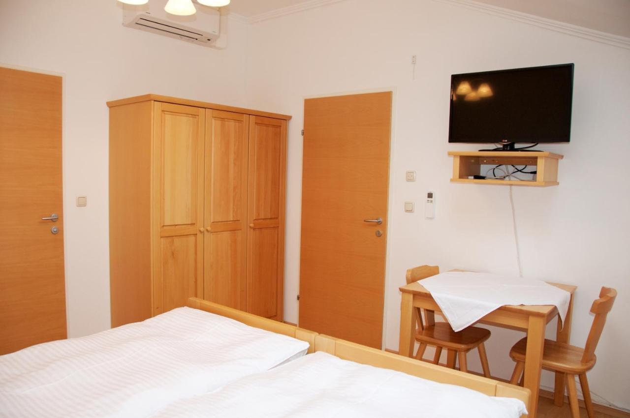 Privatzimmer Familie Schwarz เวียนนา ภายนอก รูปภาพ